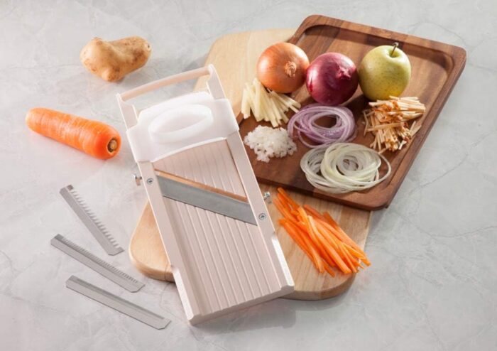 Benriner Super Standard Madoline Slicer, with 4 Japanese Stainless Steel Blades - Image 3